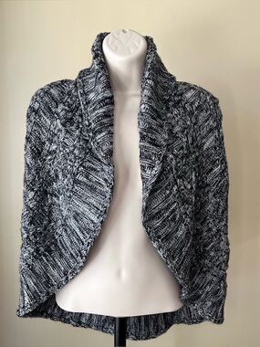 It’s Our Time Sleeveless Shrug Sweater Size M